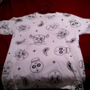 MANIK, large, white skull paisley all over print.